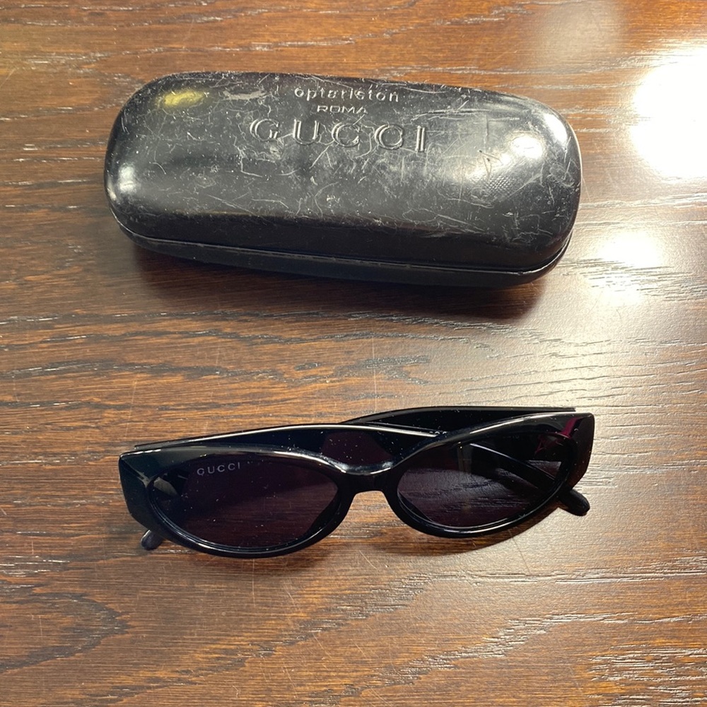 Vintage 90s black Gucci sunglasses with case. ALL OFFERS CONSIDERED